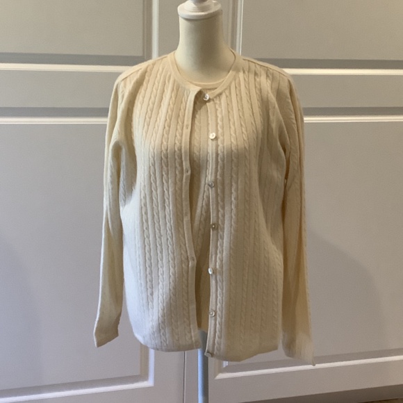 Katherine Kelly Size Medium Creme - Picture 2 of 2